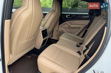 Внедорожник / Кроссовер Porsche Cayenne 2019 в 