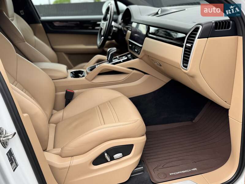 Позашляховик / Кросовер Porsche Cayenne 2019 в Стрию