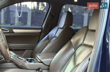 Внедорожник / Кроссовер Porsche Cayenne 2012 в 
