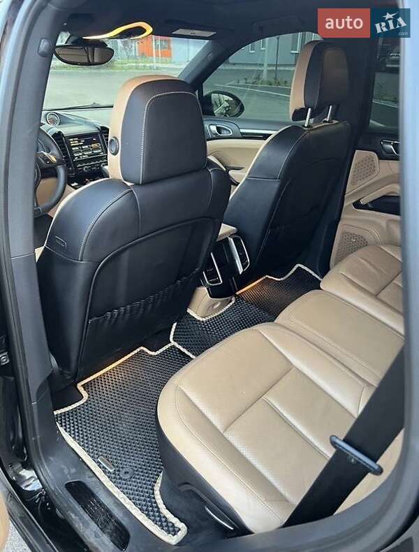 Внедорожник / Кроссовер Porsche Cayenne 2013 в Днепре