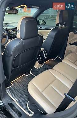 Внедорожник / Кроссовер Porsche Cayenne 2013 в 