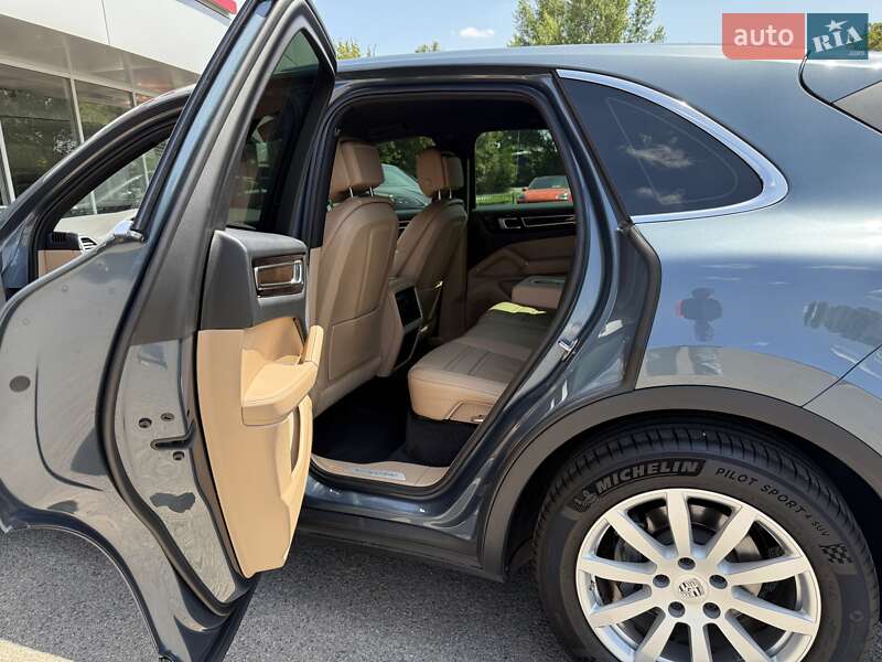 Внедорожник / Кроссовер Porsche Cayenne 2018 в Днепре
