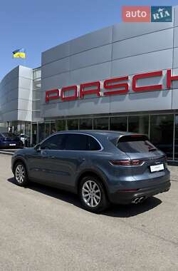 Внедорожник / Кроссовер Porsche Cayenne 2018 в 