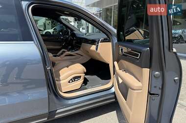 Внедорожник / Кроссовер Porsche Cayenne 2018 в 