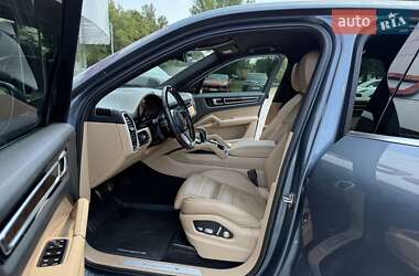 Внедорожник / Кроссовер Porsche Cayenne 2018 в 