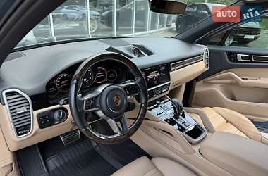 Внедорожник / Кроссовер Porsche Cayenne 2018 в 