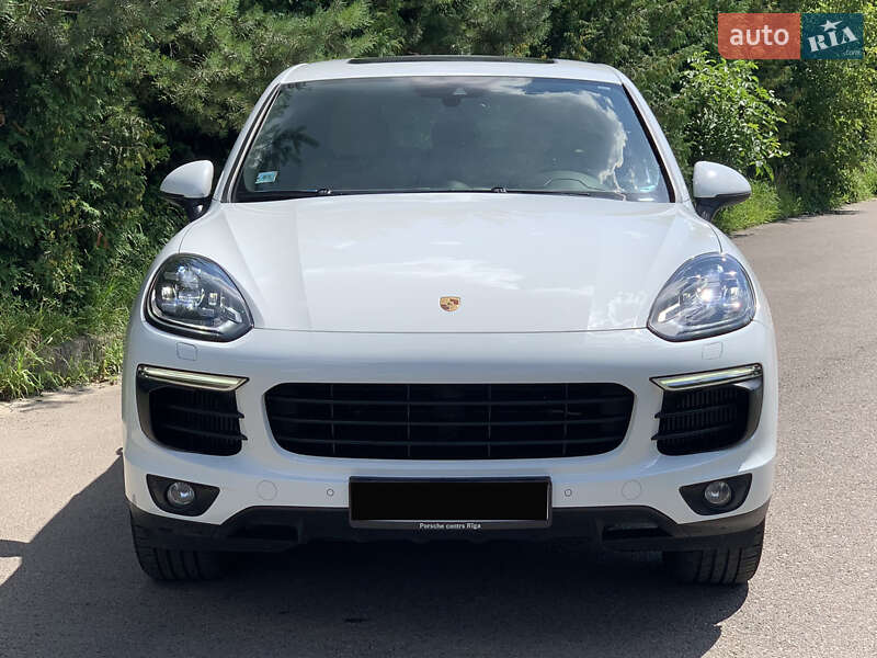 Позашляховик / Кросовер Porsche Cayenne 2015 в Рівному