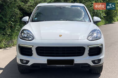 Внедорожник / Кроссовер Porsche Cayenne 2015 в 