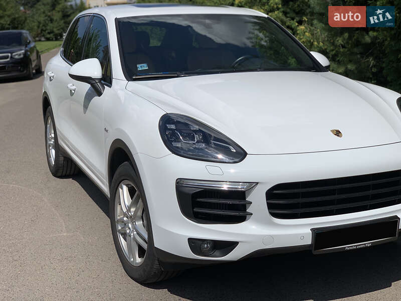 Позашляховик / Кросовер Porsche Cayenne 2015 в Рівному