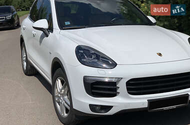 Внедорожник / Кроссовер Porsche Cayenne 2015 в 