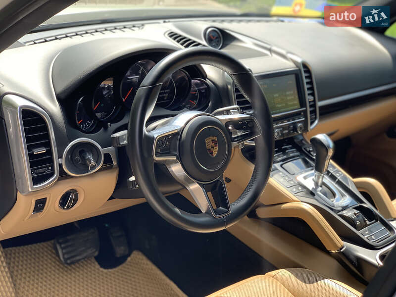 Позашляховик / Кросовер Porsche Cayenne 2015 в Рівному
