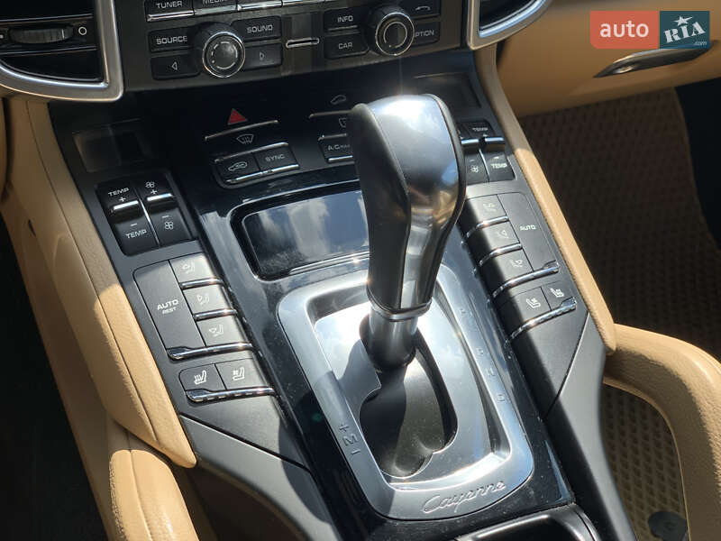 Позашляховик / Кросовер Porsche Cayenne 2015 в Рівному