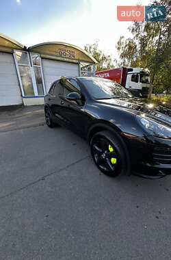 Позашляховик / Кросовер Porsche Cayenne 2012 в 