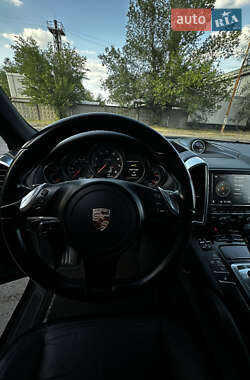 Позашляховик / Кросовер Porsche Cayenne 2012 в 
