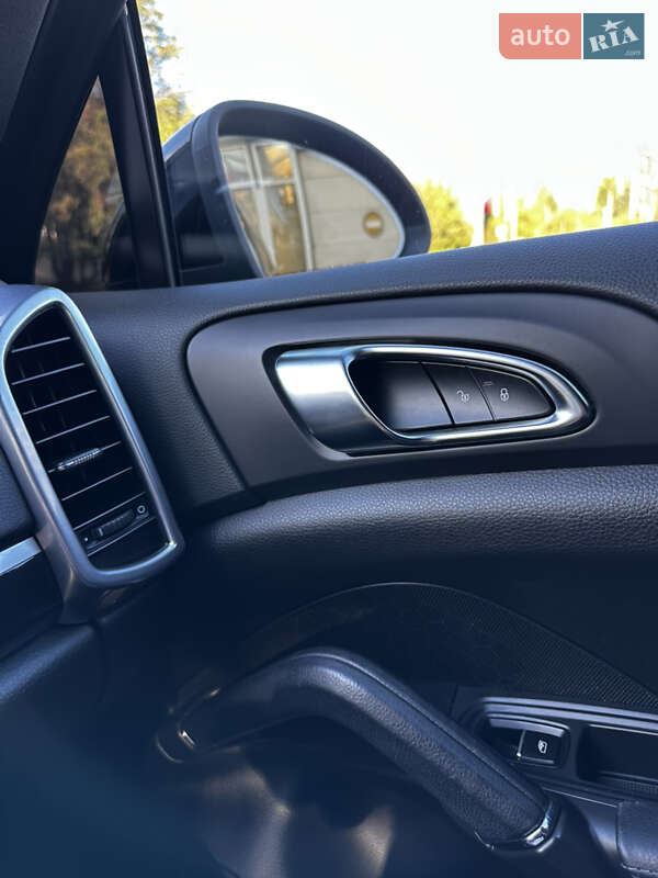 Внедорожник / Кроссовер Porsche Cayenne 2012 в Кривом Роге фото 36 Внедорожник / Кроссовер Porsche Cayenne 2012 в Кривом Роге
