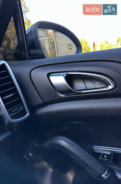 Позашляховик / Кросовер Porsche Cayenne 2012 в 