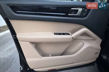 Внедорожник / Кроссовер Porsche Cayenne 2019 в 