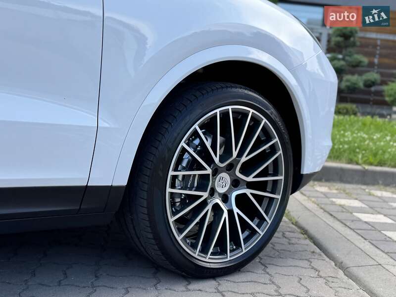 Позашляховик / Кросовер Porsche Cayenne 2019 в Стрию