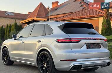 Внедорожник / Кроссовер Porsche Cayenne 2018 в 