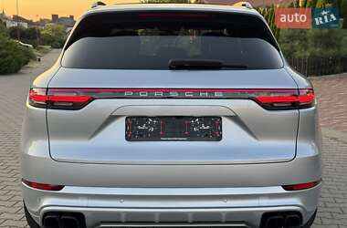 Внедорожник / Кроссовер Porsche Cayenne 2018 в 