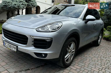 Внедорожник / Кроссовер Porsche Cayenne 2015 в 