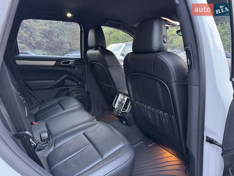 Позашляховик / Кросовер Porsche Cayenne 2013 в Дніпрі