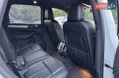 Внедорожник / Кроссовер Porsche Cayenne 2013 в 