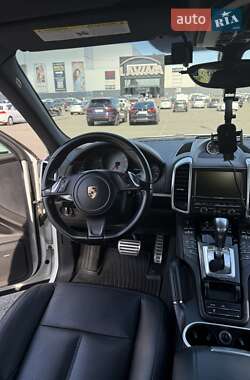 Внедорожник / Кроссовер Porsche Cayenne 2014 в 