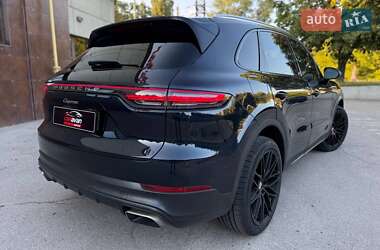 Внедорожник / Кроссовер Porsche Cayenne 2018 в 