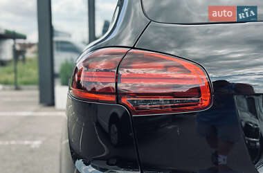 Внедорожник / Кроссовер Porsche Cayenne 2015 в 