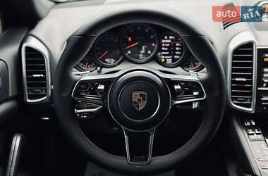 Внедорожник / Кроссовер Porsche Cayenne 2015 в 