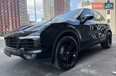 Внедорожник / Кроссовер Porsche Cayenne 2018 в 