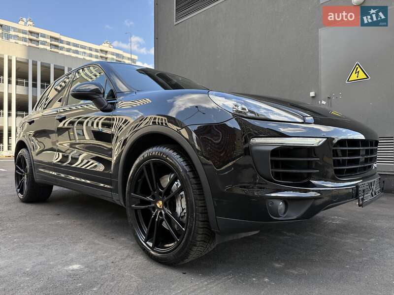 Внедорожник / Кроссовер Porsche Cayenne 2018 в 