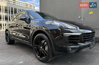 Внедорожник / Кроссовер Porsche Cayenne 2018 в 