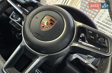 Внедорожник / Кроссовер Porsche Cayenne 2018 в 