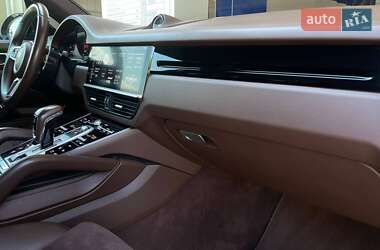 Внедорожник / Кроссовер Porsche Cayenne 2019 в 