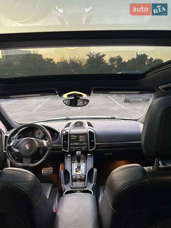 Внедорожник / Кроссовер Porsche Cayenne 2011 в Киеве