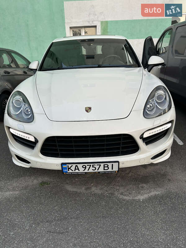 Внедорожник / Кроссовер Porsche Cayenne 2011 в Киеве