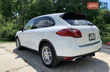 Внедорожник / Кроссовер Porsche Cayenne 2014 в 