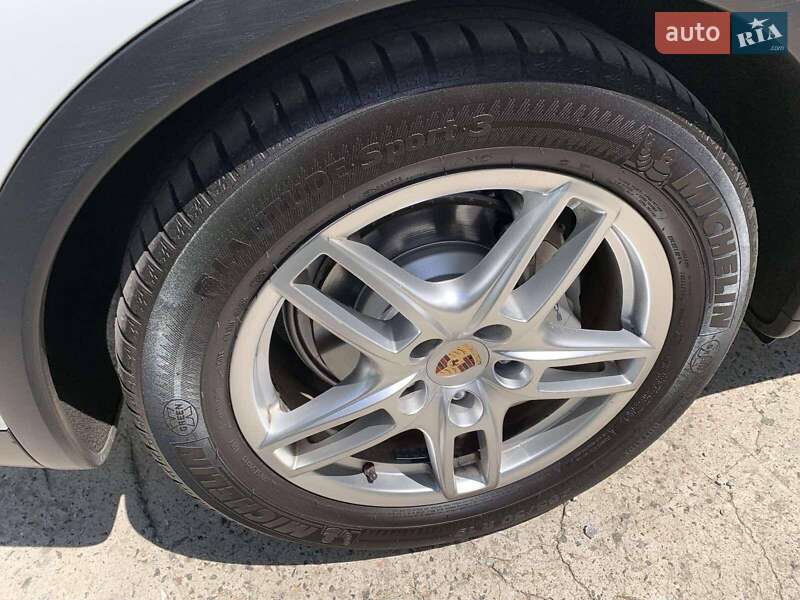 Позашляховик / Кросовер Porsche Cayenne 2014 в Долині