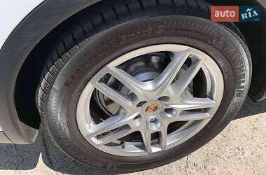 Внедорожник / Кроссовер Porsche Cayenne 2014 в 