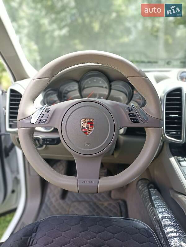 Внедорожник / Кроссовер Porsche Cayenne 2012 в Черновцах