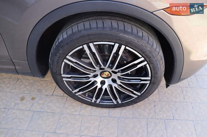 Внедорожник / Кроссовер Porsche Cayenne 2014 в Львове