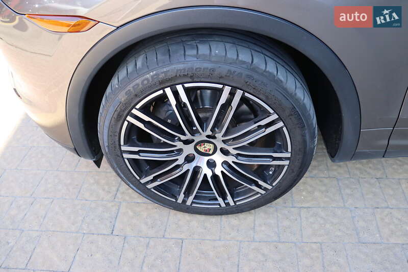 Внедорожник / Кроссовер Porsche Cayenne 2014 в Львове