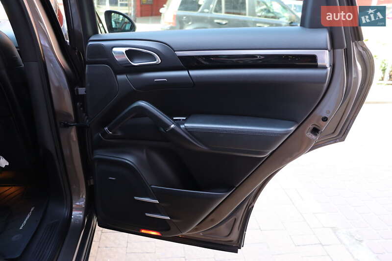 Внедорожник / Кроссовер Porsche Cayenne 2014 в Львове