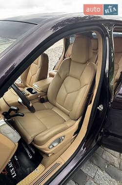 Внедорожник / Кроссовер Porsche Cayenne 2012 в 