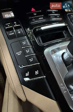 Внедорожник / Кроссовер Porsche Cayenne 2012 в 