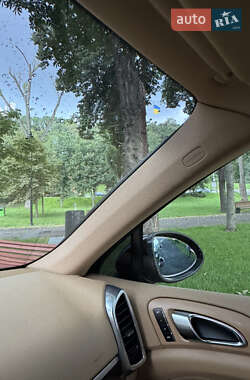 Внедорожник / Кроссовер Porsche Cayenne 2012 в 