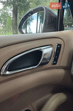 Внедорожник / Кроссовер Porsche Cayenne 2012 в 