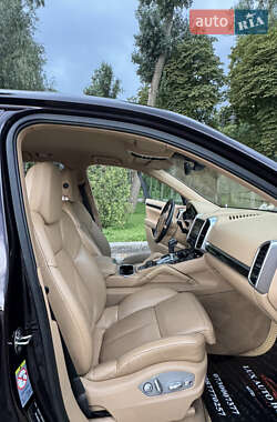 Внедорожник / Кроссовер Porsche Cayenne 2012 в 